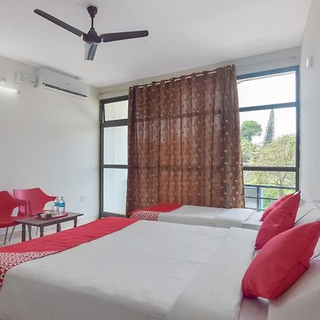 Oyo 13581 Hotel Raj Мадикери Экстерьер фото