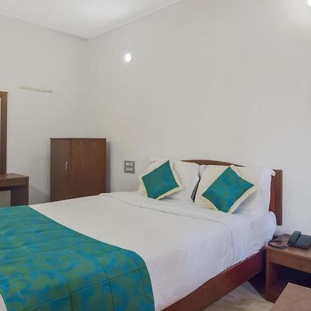Oyo 13581 Hotel Raj Мадикери Экстерьер фото