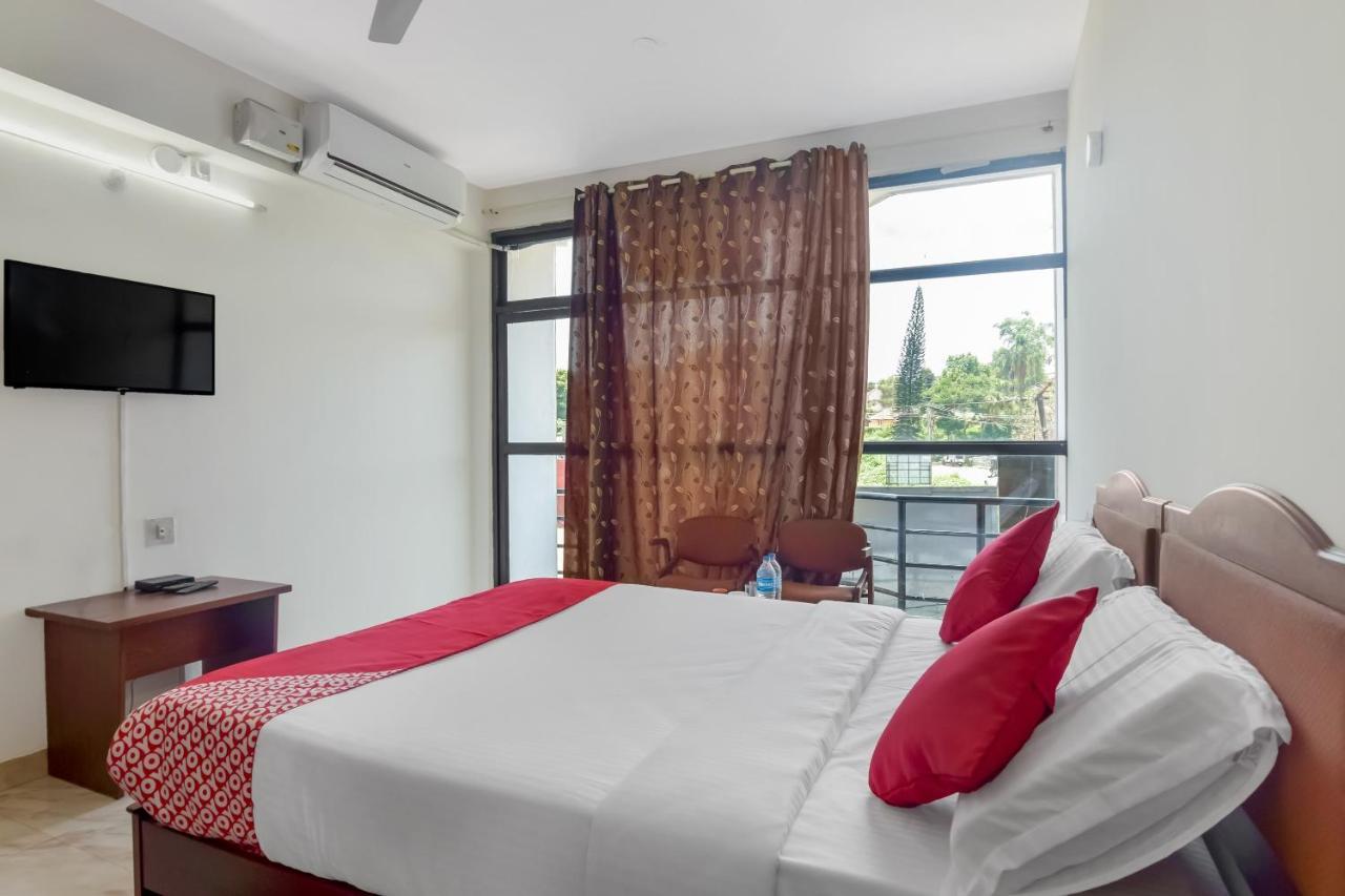 Oyo 13581 Hotel Raj Мадикери Экстерьер фото