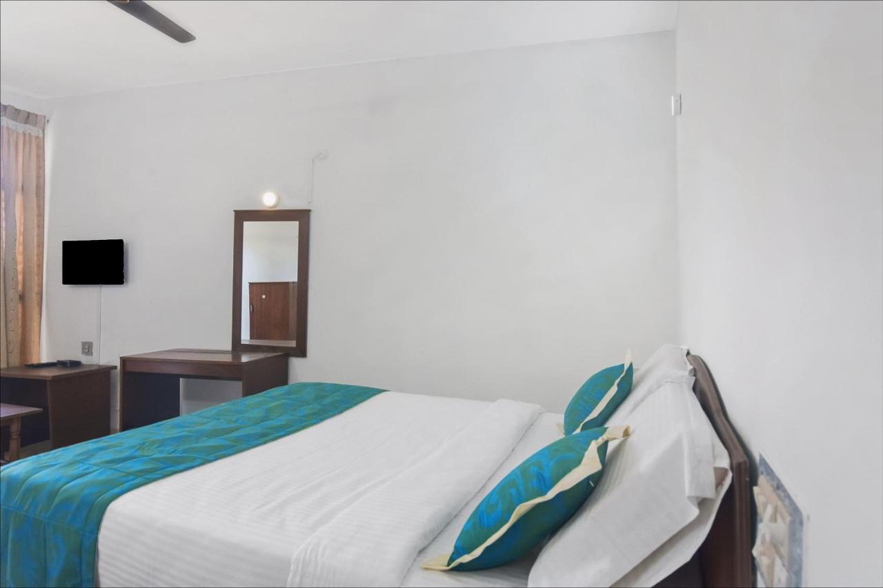 Oyo 13581 Hotel Raj Мадикери Экстерьер фото