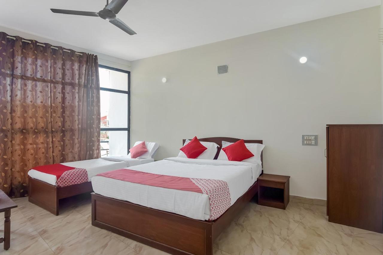 Oyo 13581 Hotel Raj Мадикери Экстерьер фото
