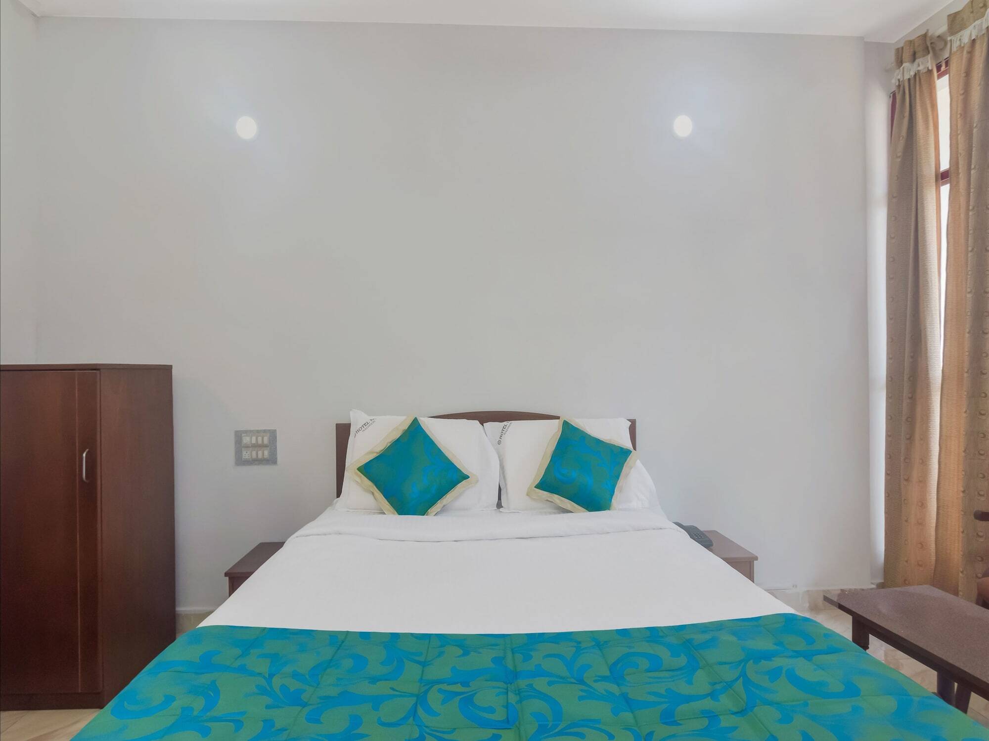 Oyo 13581 Hotel Raj Мадикери Экстерьер фото